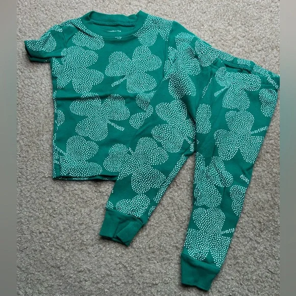 Carter’s Toddler Green Clover Pajama Set 12 Months - Picture 2 of 6